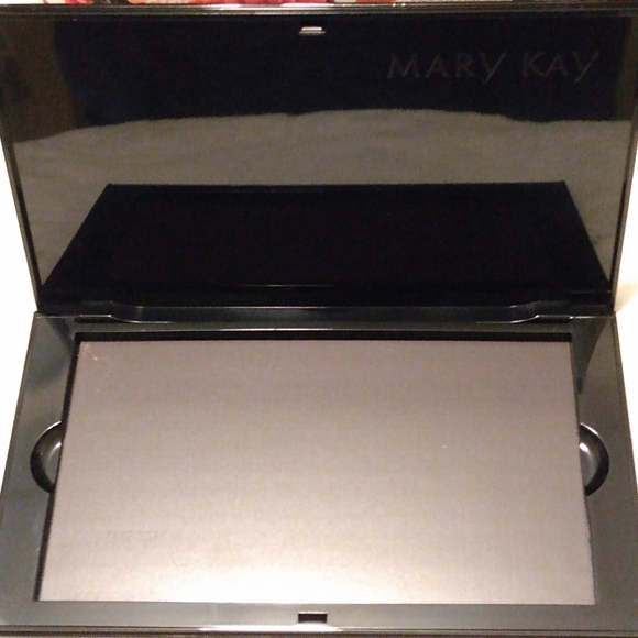 Mary Kay Pro Palette - Picture 1 of 2
